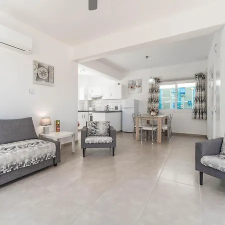 Willa Lemon Tree Paralimni