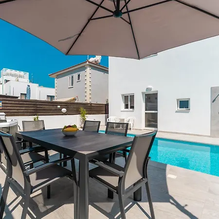 Lemon Tree Paralimni