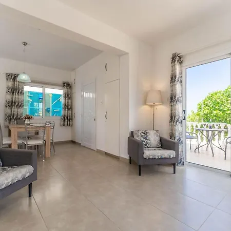 Lemon Tree Vila Paralimni