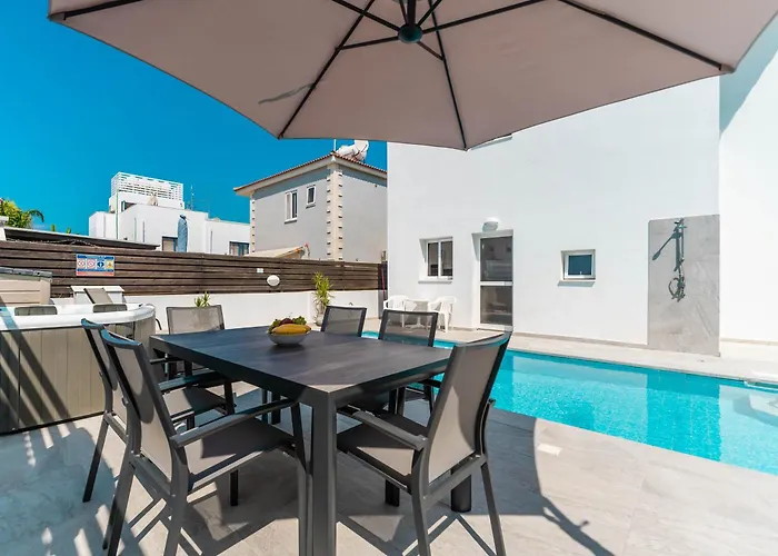 Lemon Tree Paralimni